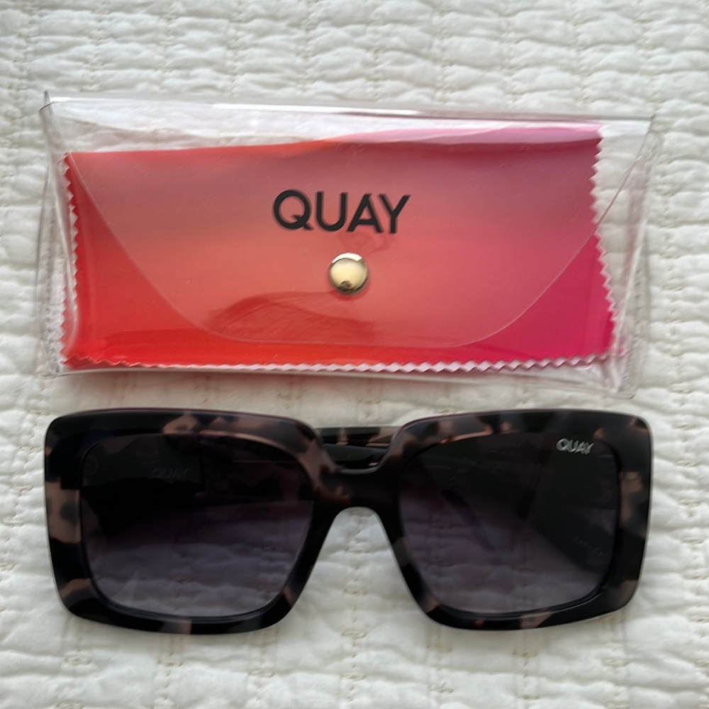 Quay Total Vibe Milky Tortoise Smoke Sunglasses